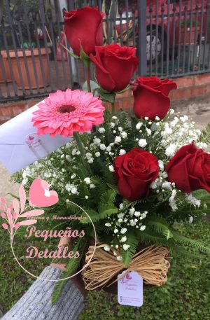 Arreglo Rosas y gerbera