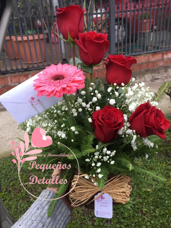 Arreglo Rosas y gerbera