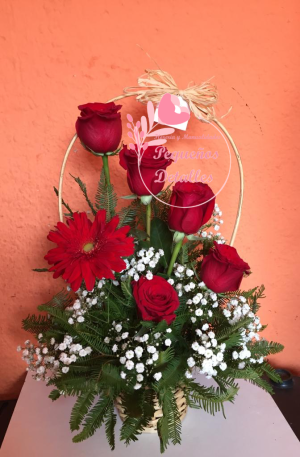 Canasta rosas y gerbera