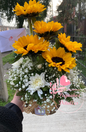 Arreglo de rosas y girasoles