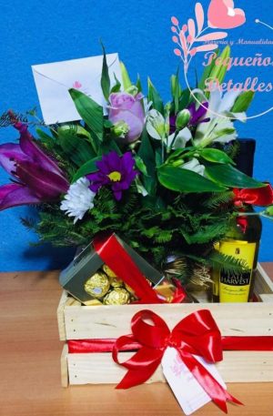Cajita Floral, vino y bombones